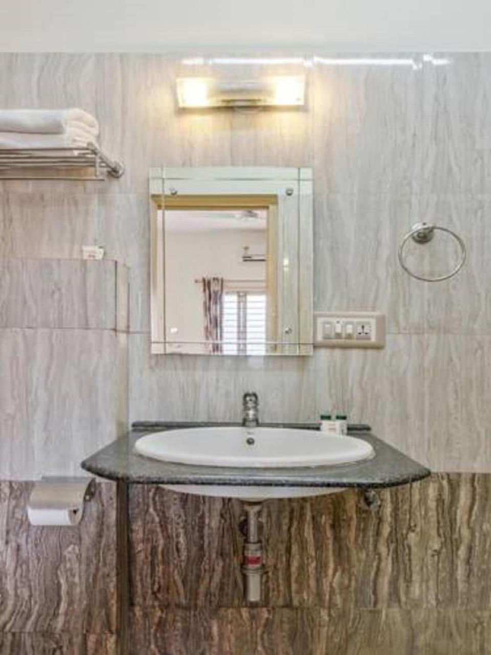 העיר בנגלור Hotel Felicity Inn Egl By Sky Stays מראה חיצוני תמונה